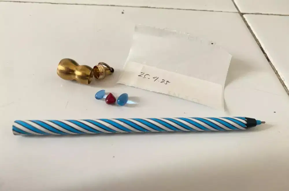 Batu mustika Merah / biru