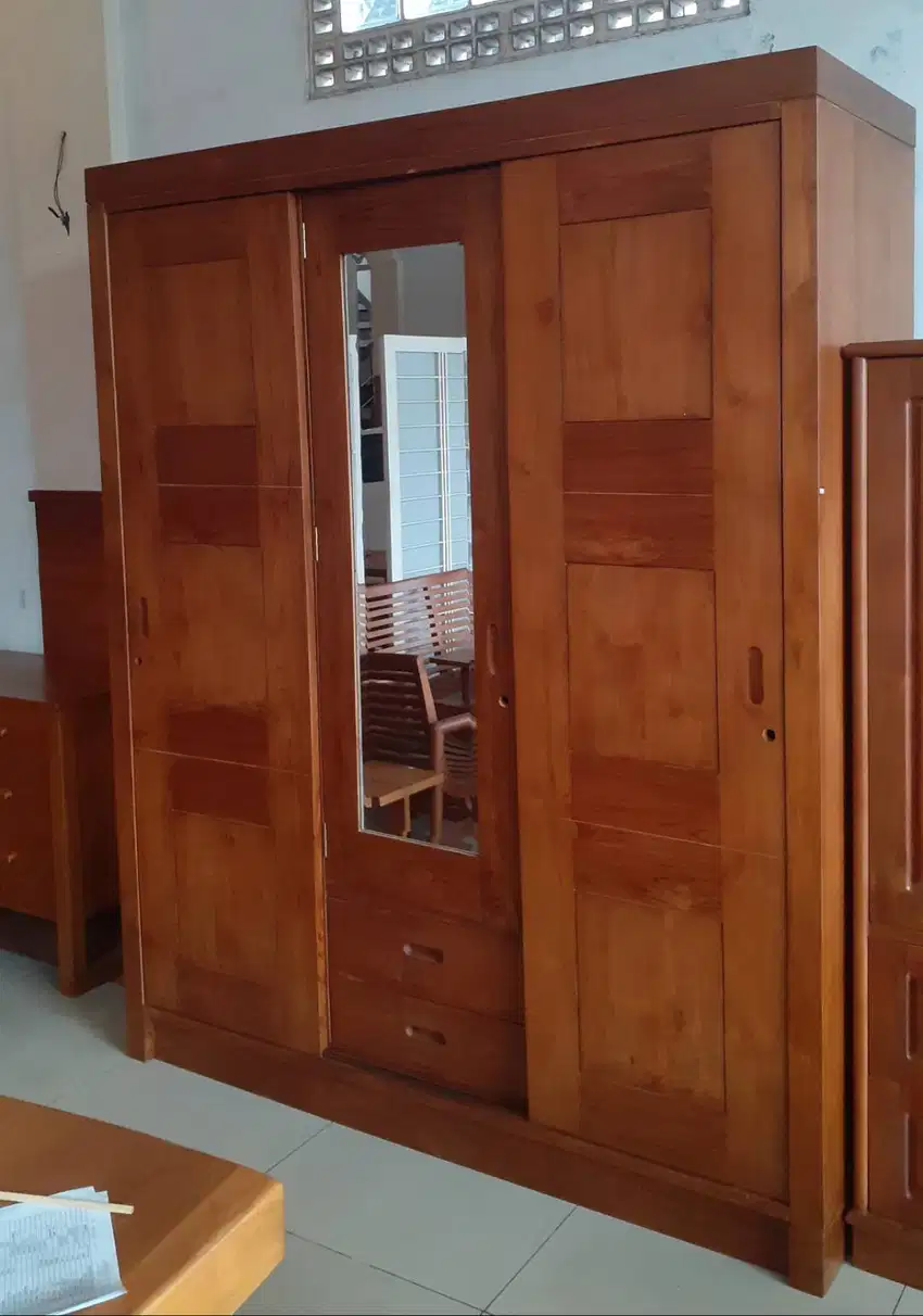Lemari Sliding 3 Pintu, Material Jati Solid
