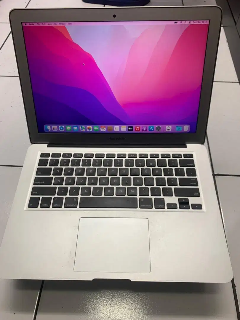 Macbook Air 2015 core i5 Fullset Nego