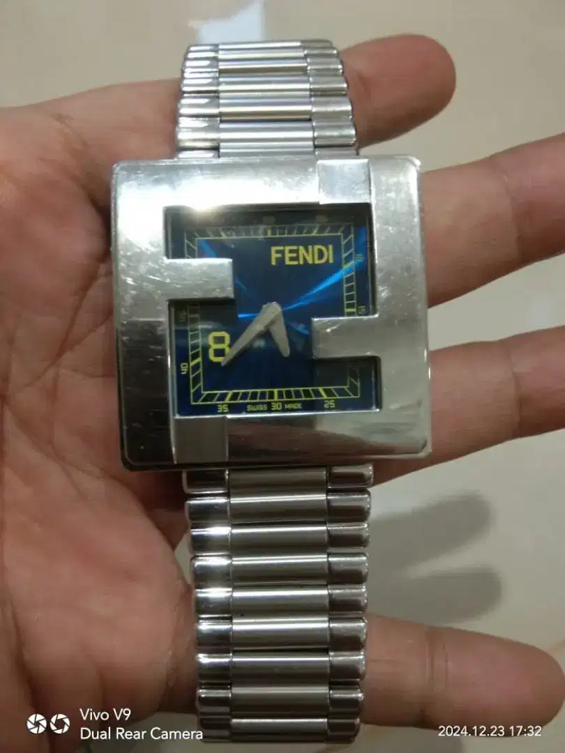 Jam tangan fendi