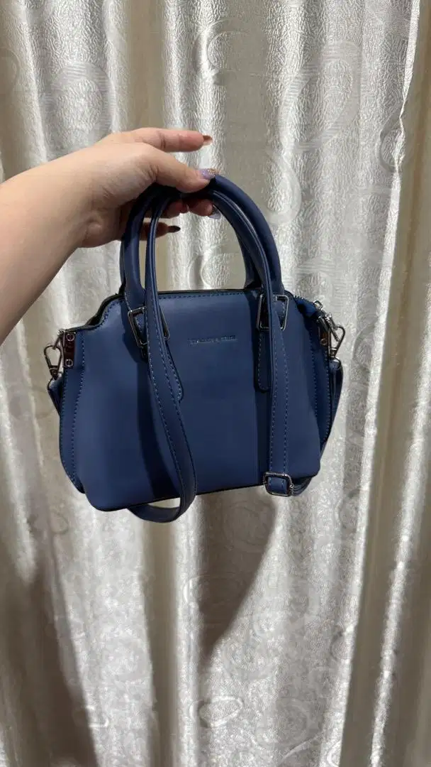 Preloved Tas Charles & Keith