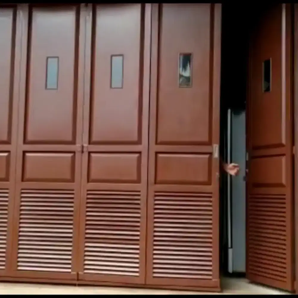 Pintu garasi minimalis