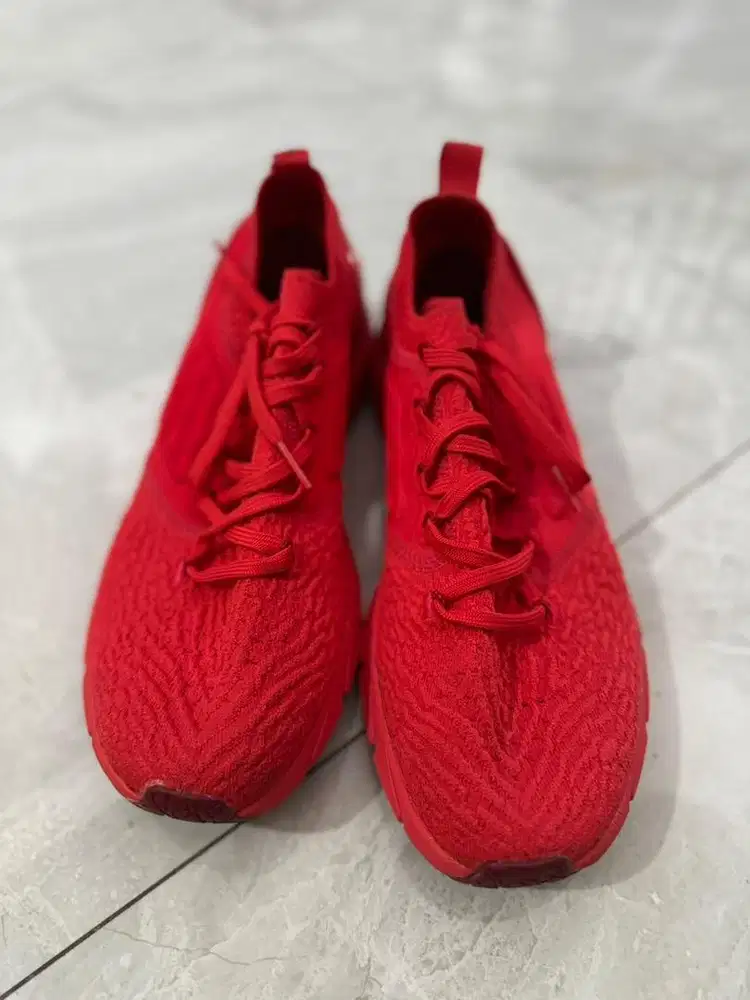 Sepatu running under armour merah 42,5