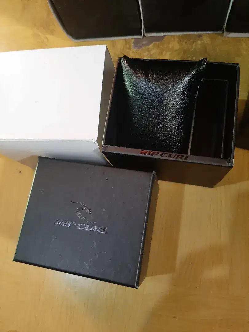 Box kotak jam tangan rip curl