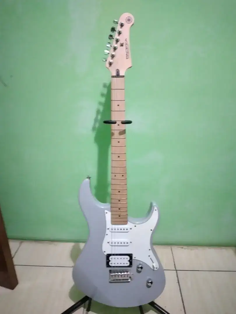 Yamaha Pacifica 112v Seperti baru