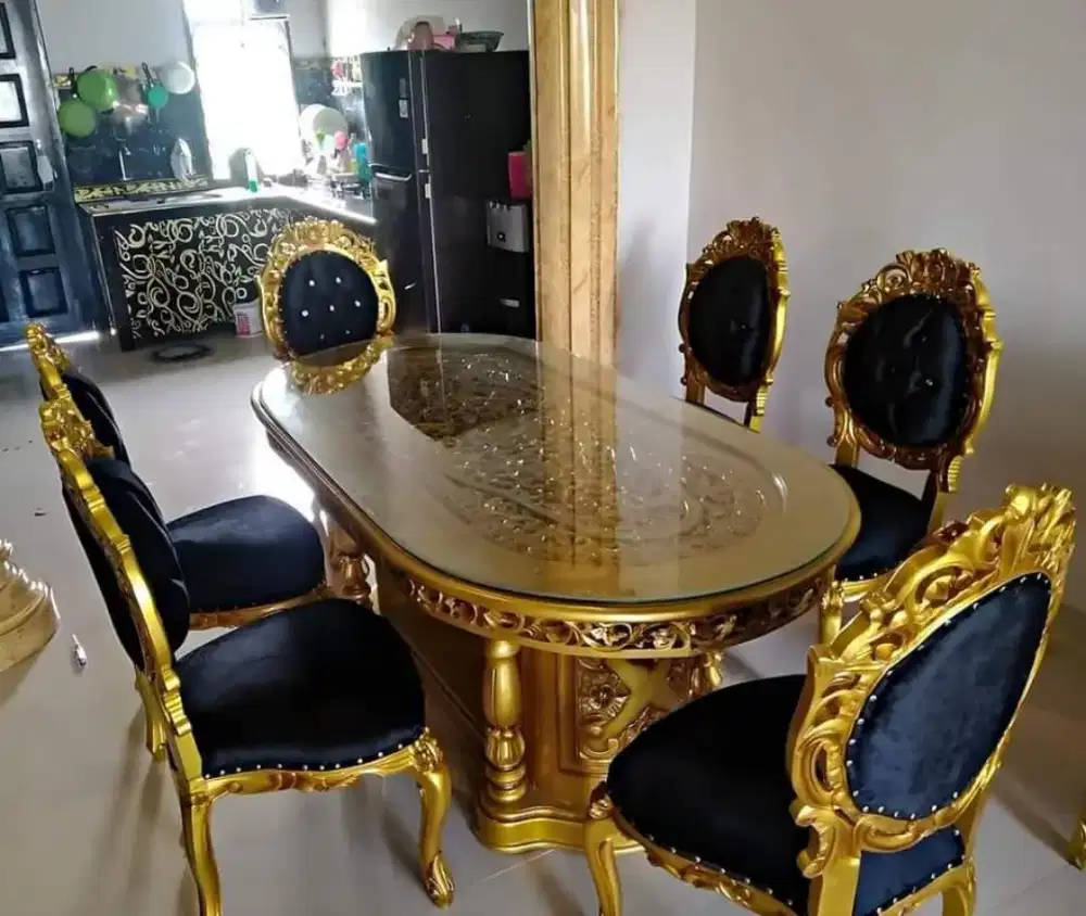 Meja makan rosalinda