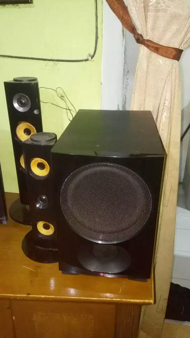 Speaker subwooper home theater merk LG