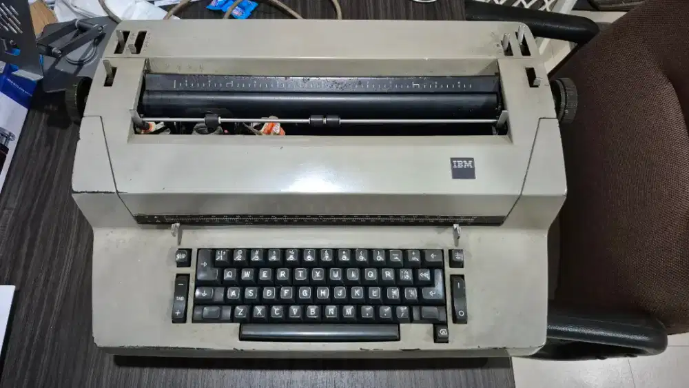Mesin Ketik Elektrik IBM