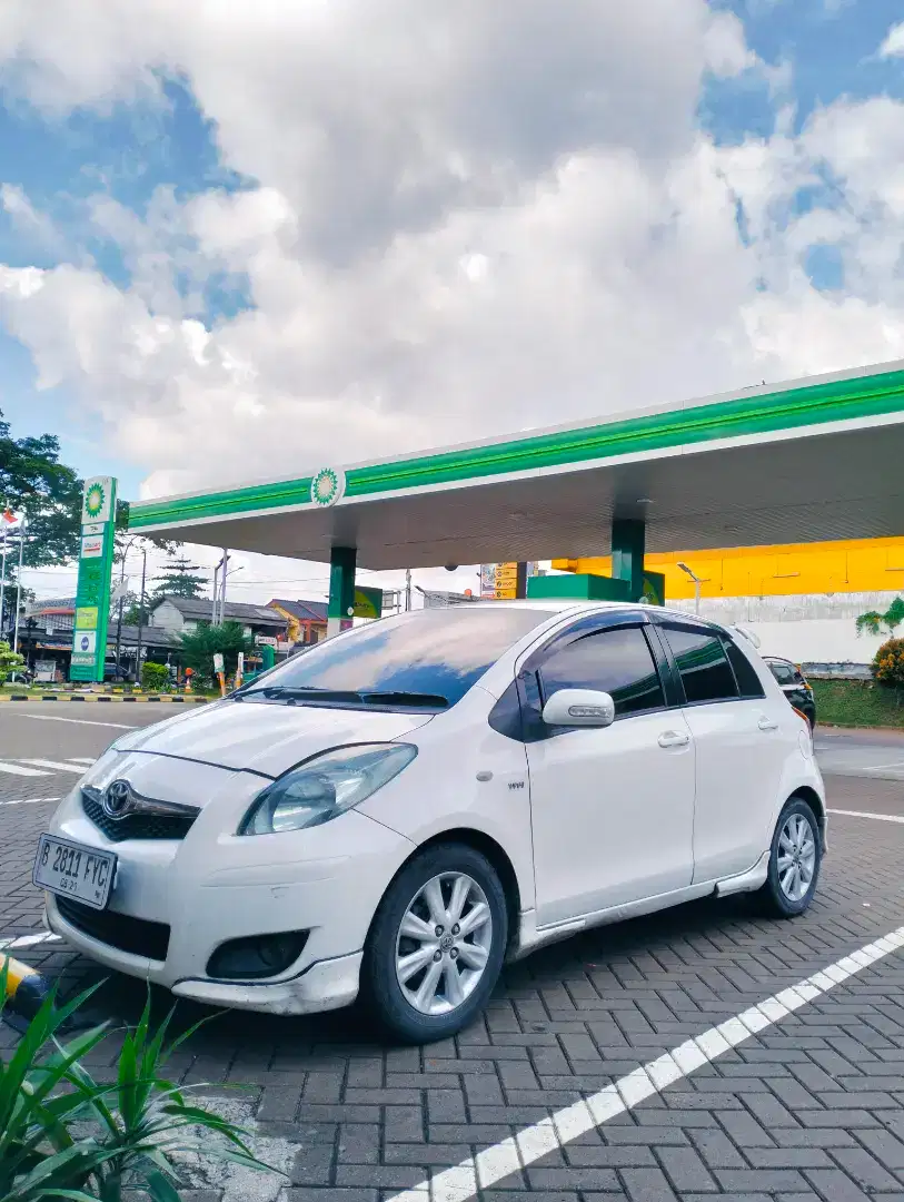 YARIS E MATIC 2011