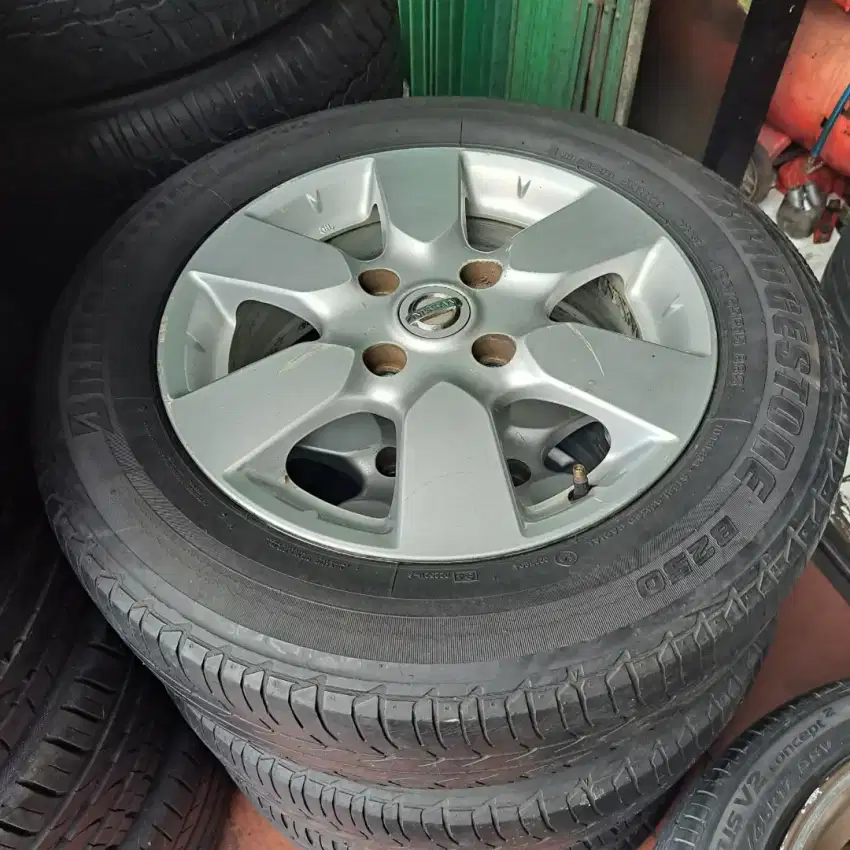 Velg mobil nissan livina ring 15  cocok buat xenia avanza latio