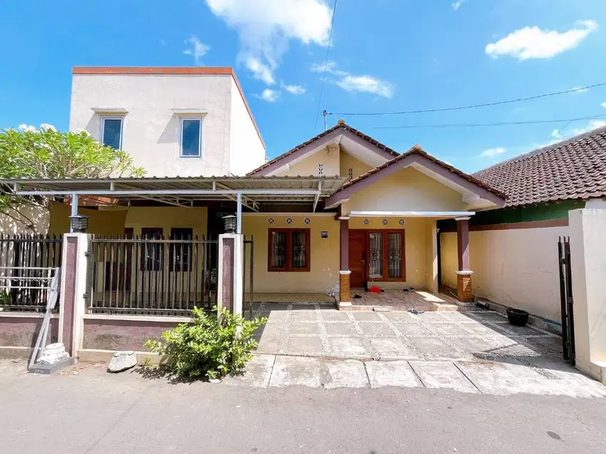 Rumah Halaman Luas dekat Jalan Gedongkuning