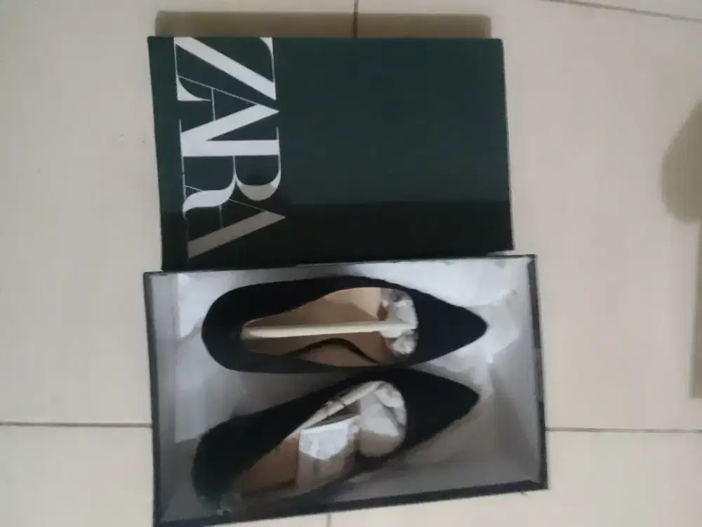 Sepatu zara warna hitam