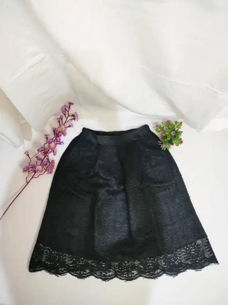 PRELOVED ROK HITAM A-LINE