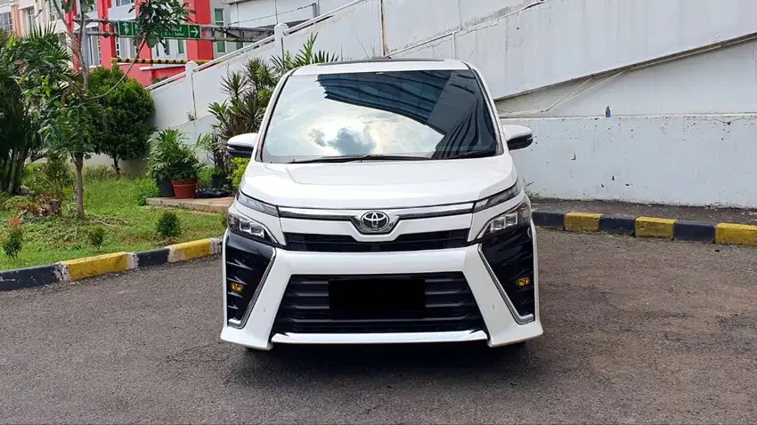 Toyota Voxy 2.0 ATPM Putih Pemakaian 2021 NIK 2020 LOW KM 23rb Record