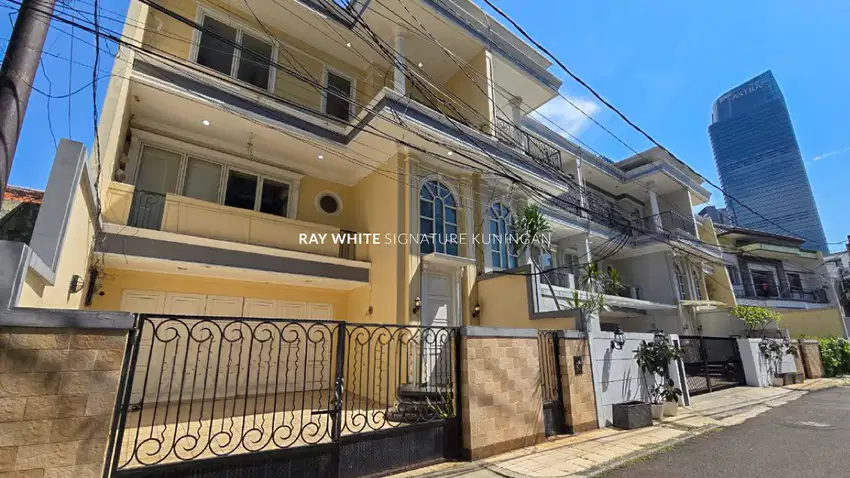 Rumah Siap Huni 4 Lantai di Jl Setiabudi VI Cocok Untuk Kost