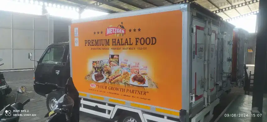 Siap melayani pemasangan sticker mobil box stiker cutting ada sandblas