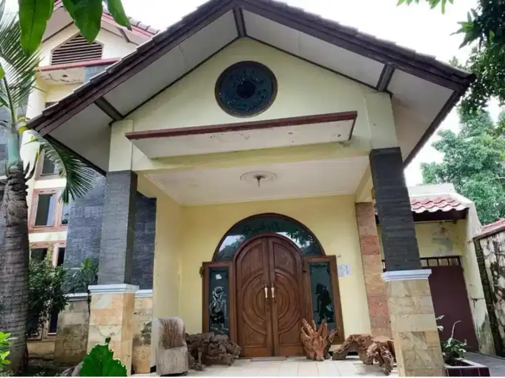 Dijual rumah mewah dan sangat luas di Ungaran