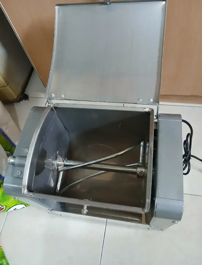 Jual 1 set mesin adonan utk roti, baso & mesin cetak baso