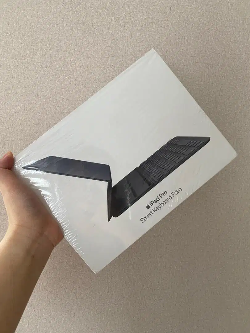 SECOND FULLSET IPAD PRO SMART KEYBOARD FOLIO 11 INCH PLASTIK LENGKAP
