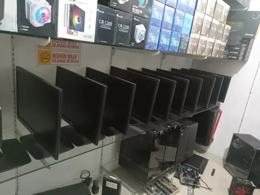 Monitor LED merk HP seragam 12 unit