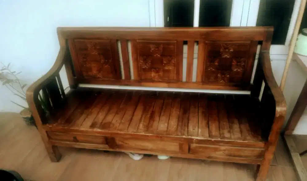Bangku teras Jati