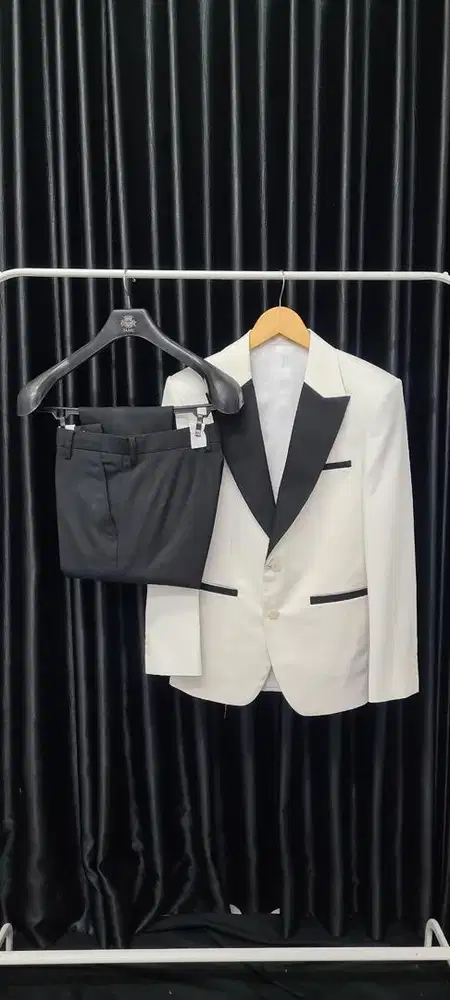 Jas wedding premium, jas MC, jas tunangan, jas putih variasi hitam
