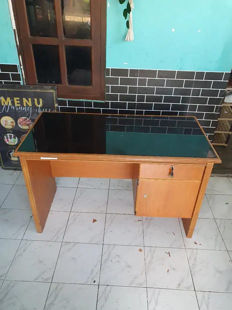 Meja kantor Multiplex kaca Bagus kuat