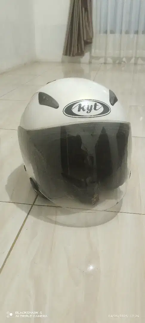 Jual helm KYT lecet pemakaian