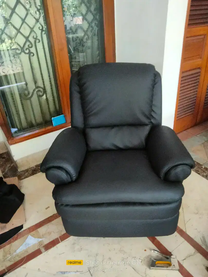 Tukang servis sofa
