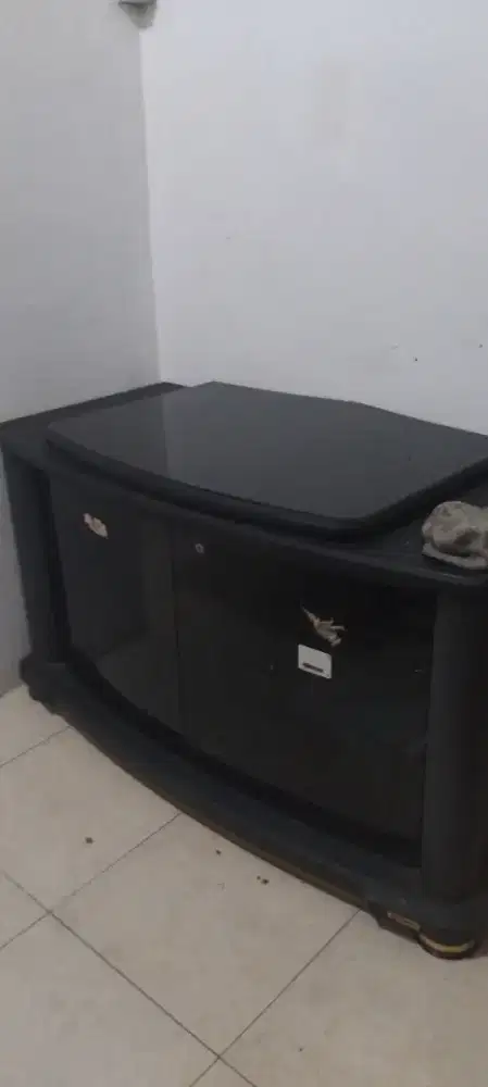 Meja TV Putar Kaca