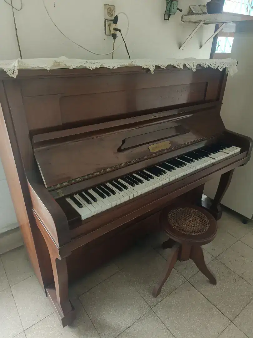 Piano classic W. Naessens & Co.