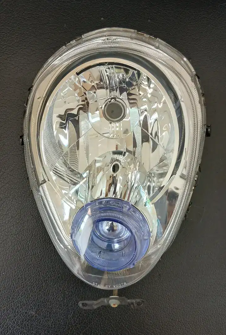 Lampu Depan Scoopy - Stanley.
