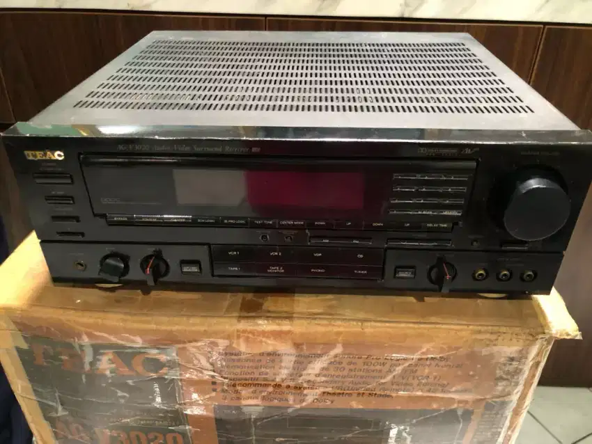 Aplifeir,receiver. Teac AG V3020