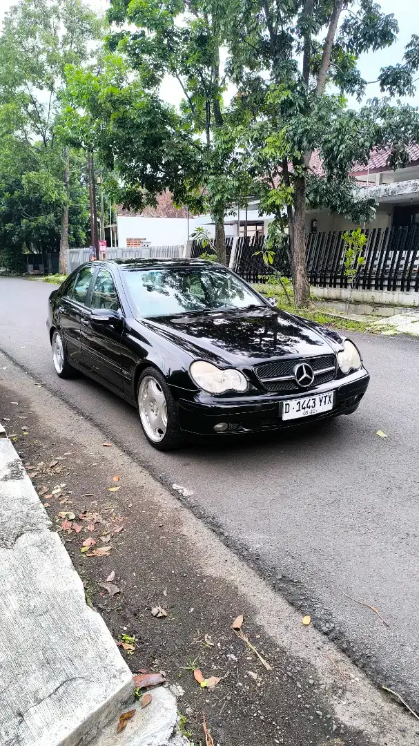 C180 K at 2004 hitam