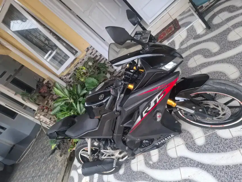 Yamaha R 15 V3 plat T