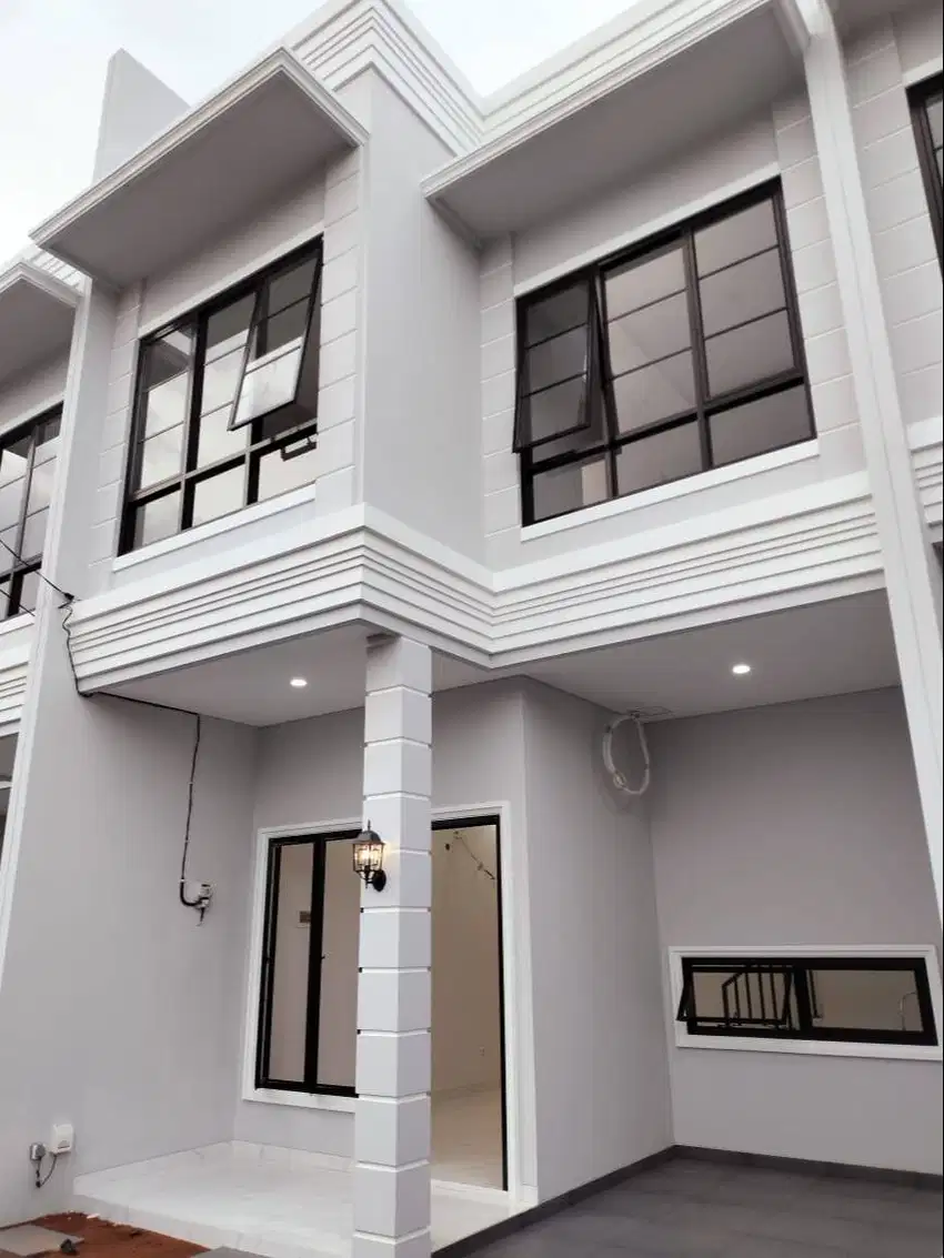 DIKONTRAKAN RUMAH CLUSTER BARU DI CONDET AKSES 2 MBL+LEWAT JAKLINGKO