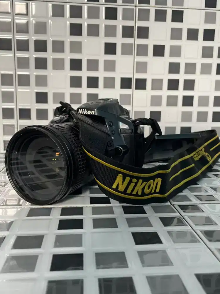 Kamera DSLR Nikon D5300 Wifi + Lensa Tele Nikon 18-200mm AFS VR II