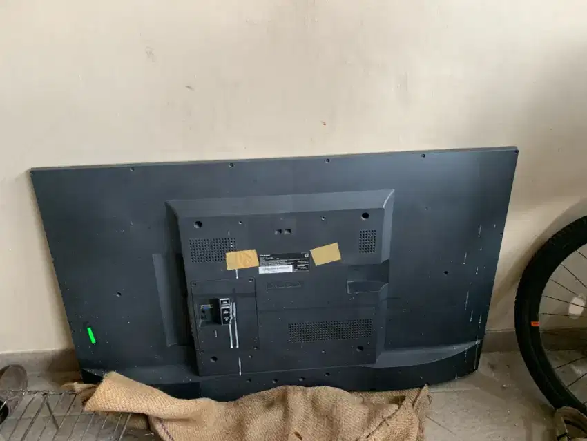 BOLEH NEGO TV Sharp Aquos - LCD Rusak