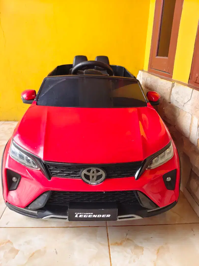 Mainan aki mobil remote fortuner anak