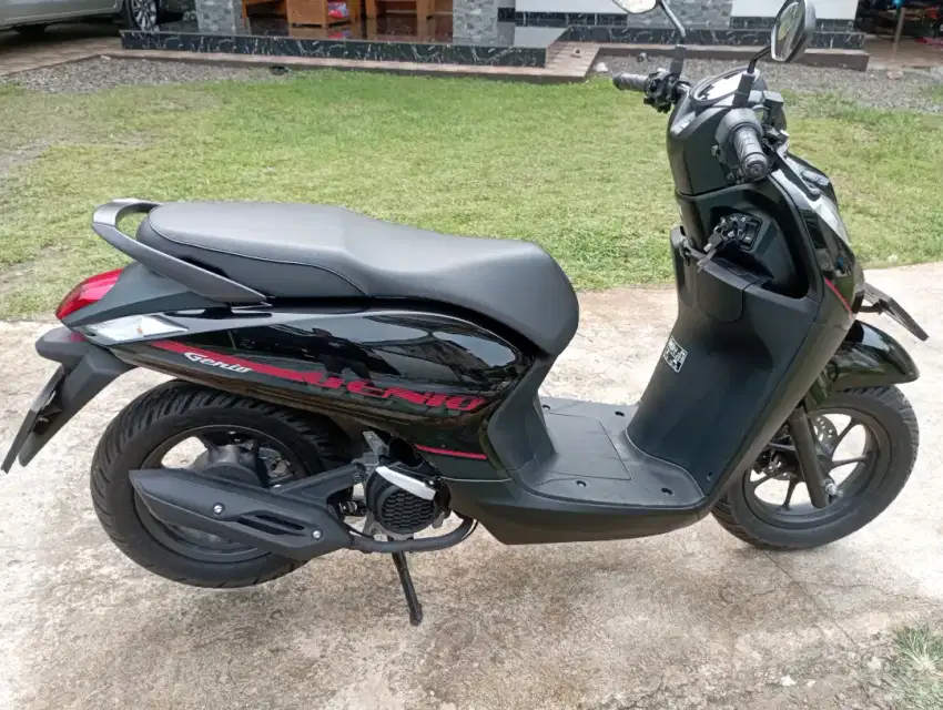 KM 300 perak HONDA GENIO CBS 2024 LIKE NEW