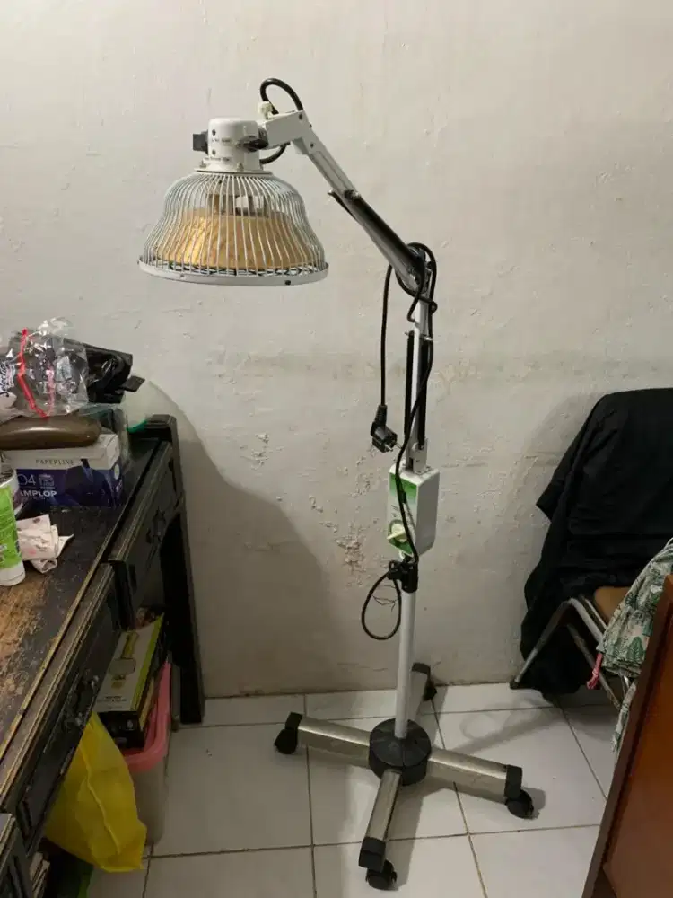 Lampu Fisiotherapy LQ 89
