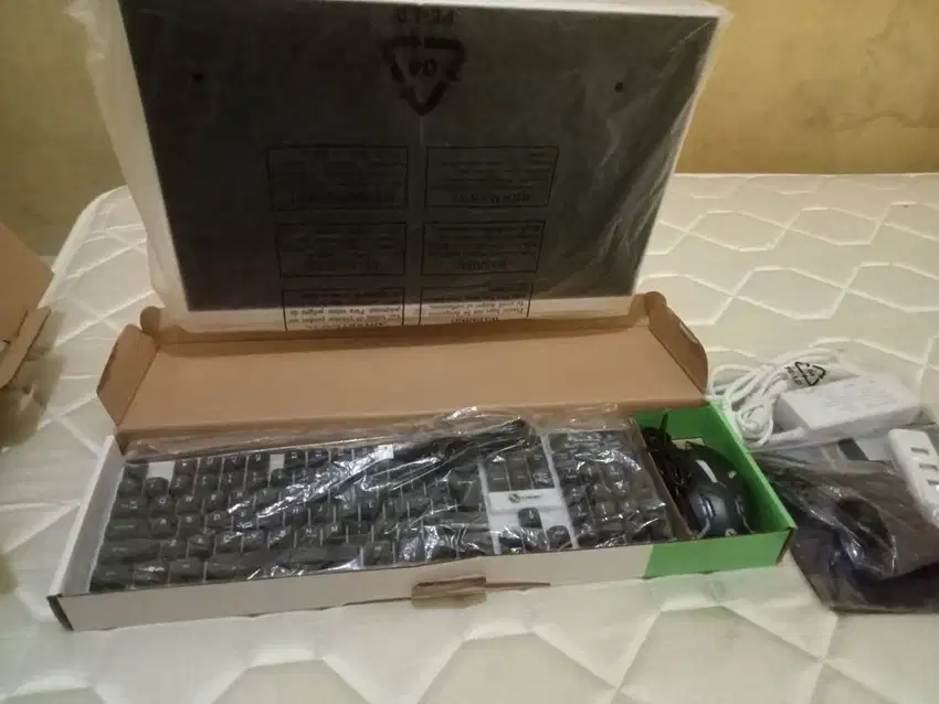 PC all in one 19 inc Intel core i3 3320m 8g+256g