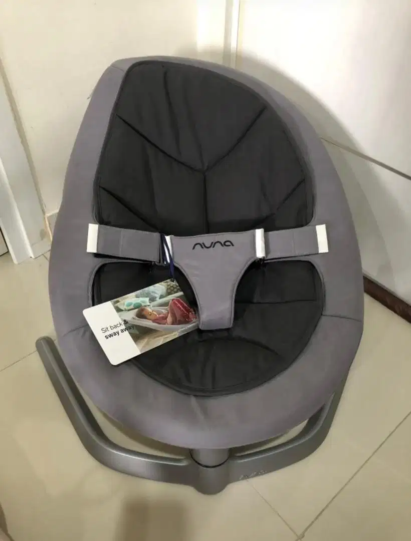 Nuna Leaf Cinder preloved
