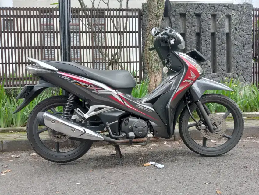 SUPRA X 125 HELM IN PGMFI