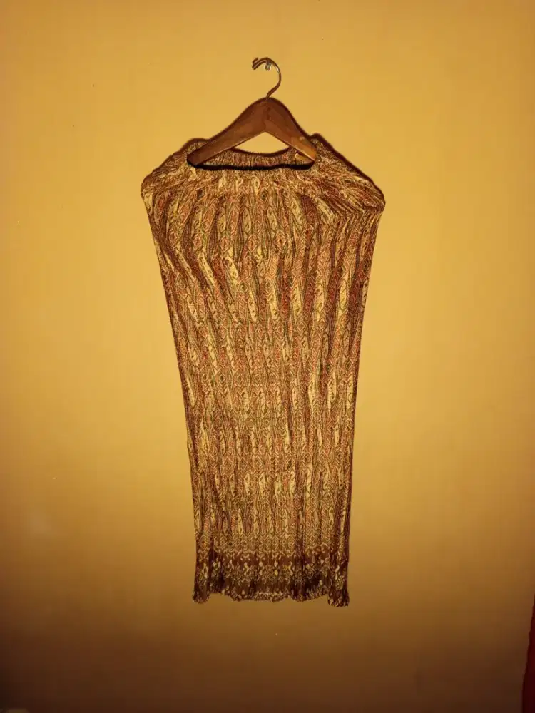 Kain Kebaya Plisket Wanita