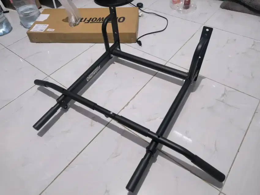 Pull Up Bar Dinding