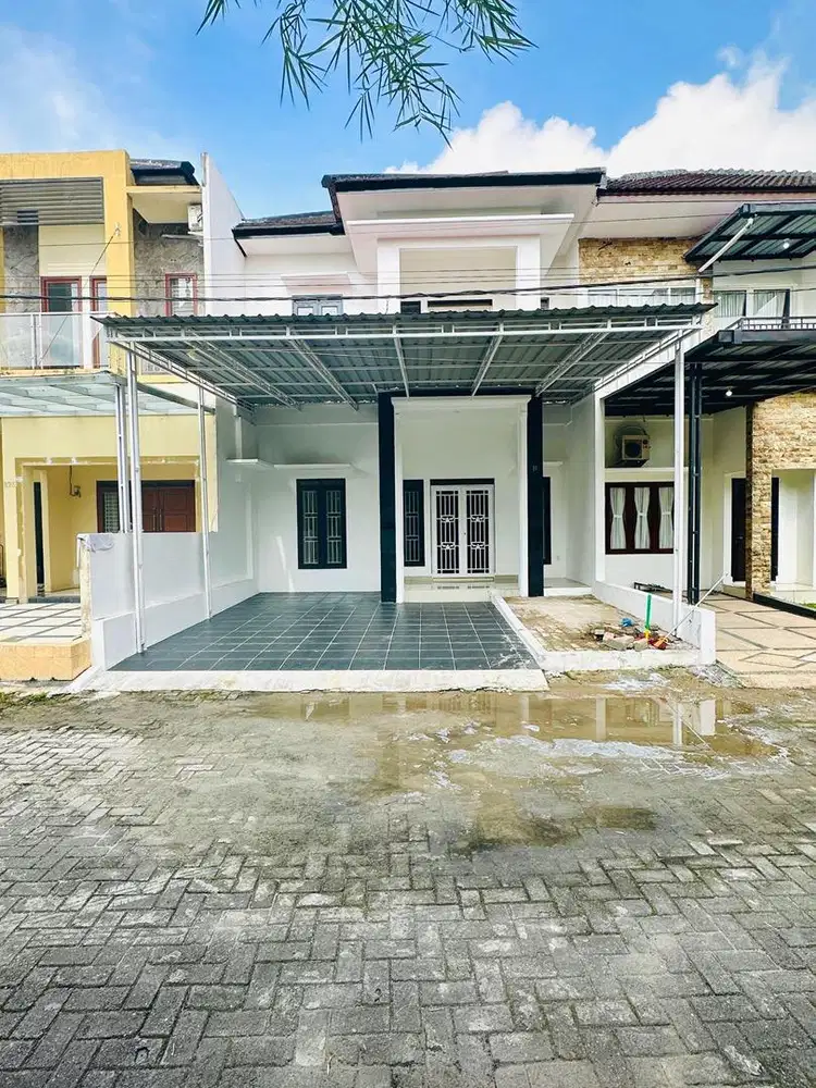 RUMAH 2 LANTAI DALAM KOMPLEK D FLAMBOYAN