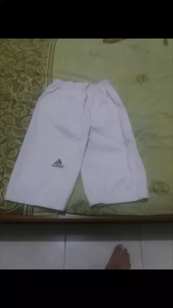 Celana pendek Adidas