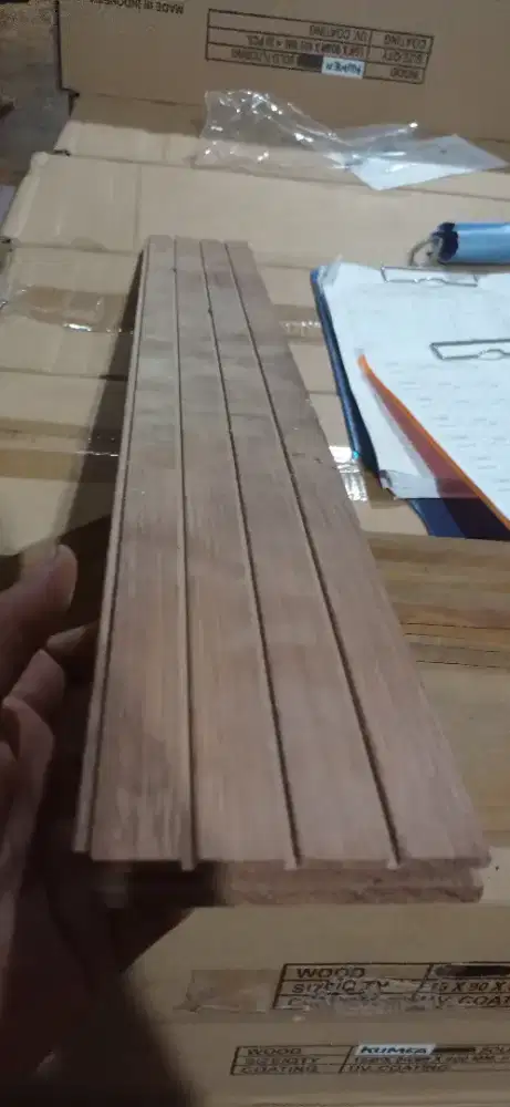 Menjual lantai kayu perket solid