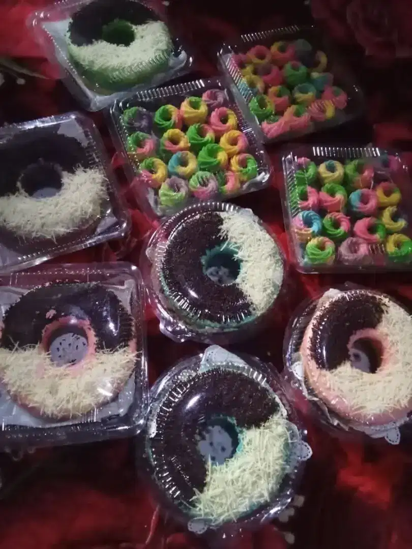 Kue bolu,Risolis,Risol,Doant goreng,Lontong,Putri ayu,dll